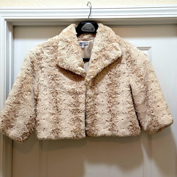 Jennifer Lopez Jackets & Blazers - Jennifer Lopez Women’s Cream Faux Cropped Jacket - Size Large (EUC)